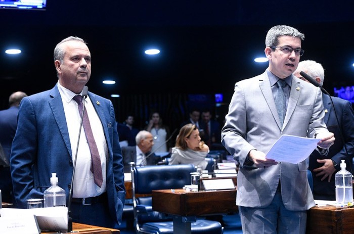 Incentivo à permanência de alunos no ensino médio será votado nesta quarta