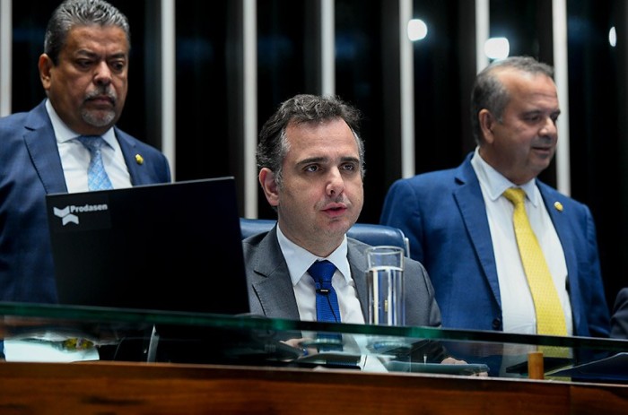 Aprovada homenagem à Confederação Nacional dos Estabelecimentos de Ensino