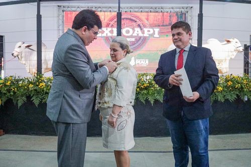 Governador entrega medalhas para produtores rurais e libera mais de R$ 450 mil para 41 famílias