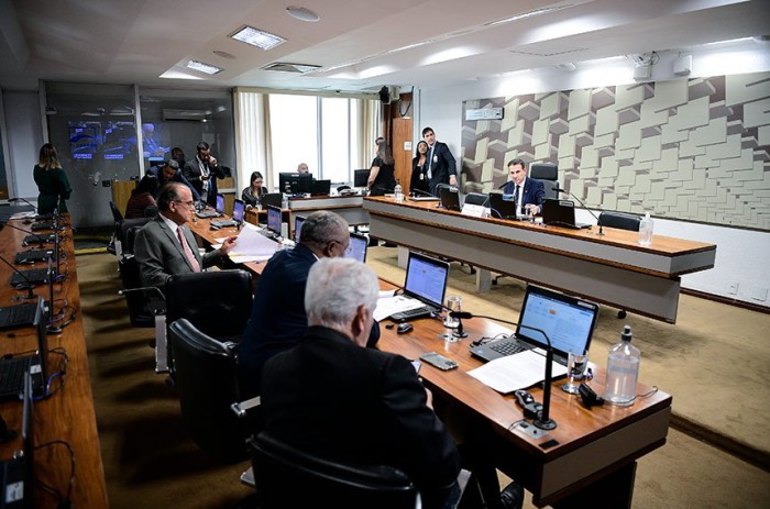 CAE autoriza empréstimos internacionais para quatro estados e dois municípios