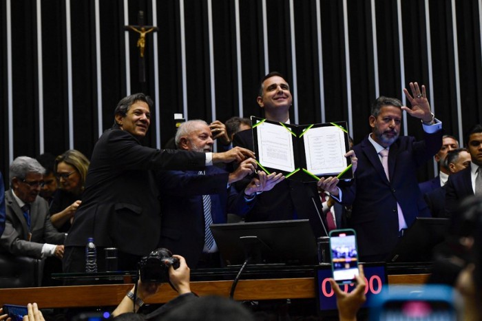 Congresso promulga reforma tributária