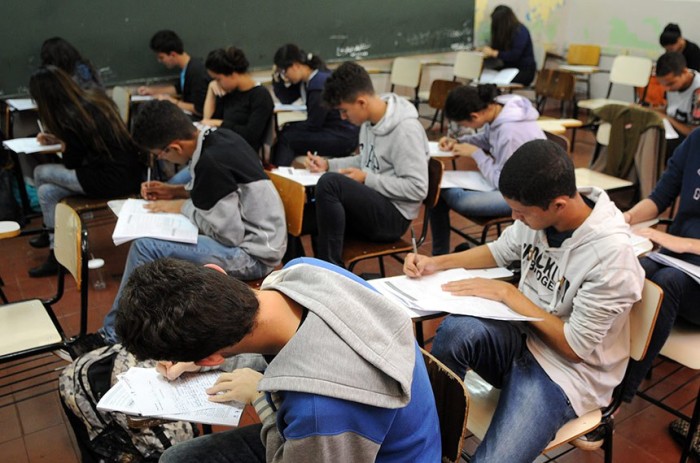 Projeto proíbe questão com viés ideológico no Enem e em concursos