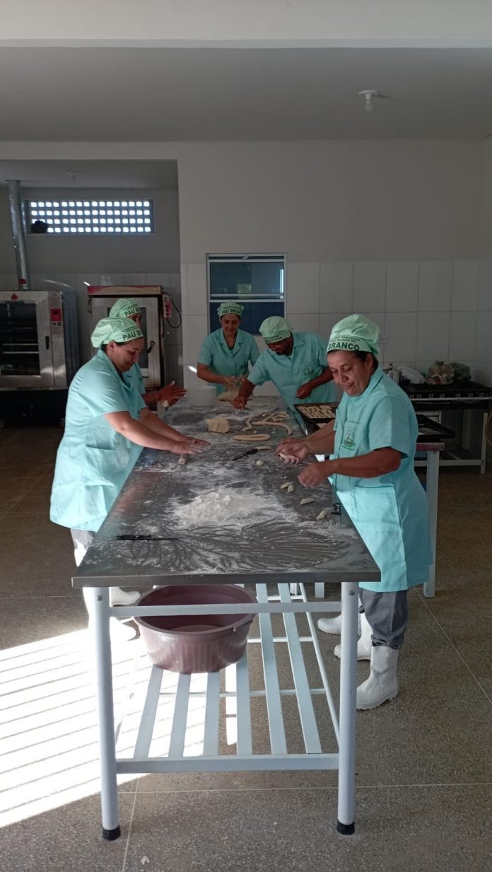 Reforma de agroindústria familiar em Riacho de Santana gera aumento nas vendas de produtos derivados da mandioca