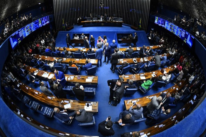 Plenário vota PEC que limita candidatura de militar nesta quarta