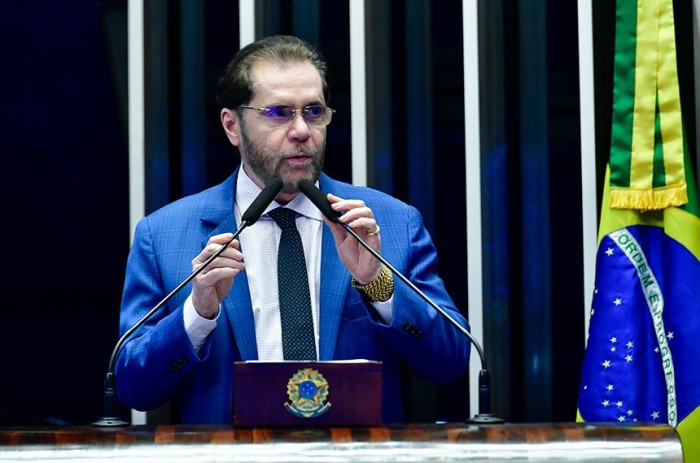 Plínio defende fim do mandato vitalício para ministros do STF
