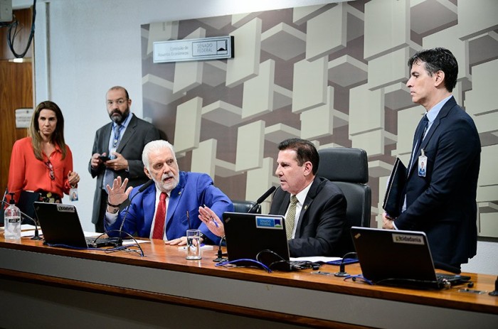 Prorrogação de incentivo tributário para melhoria de portos é aprovada na CAE